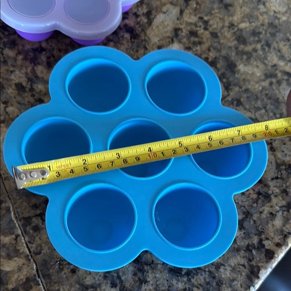 Small 6” & Large 8” Flower-Shaped Silicone Molds Set, 1 lid - Preowned - Picture 2 of 4